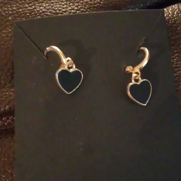 NWOT - A Pair Of Black & Gold Hearts Hoop Style Earrings - Picture 1 of 3